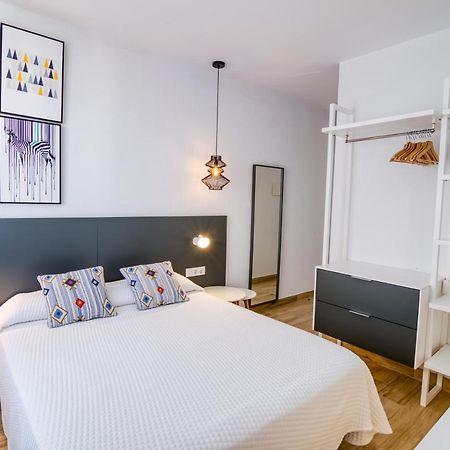 Hostal La Isla Mahón Екстериор снимка