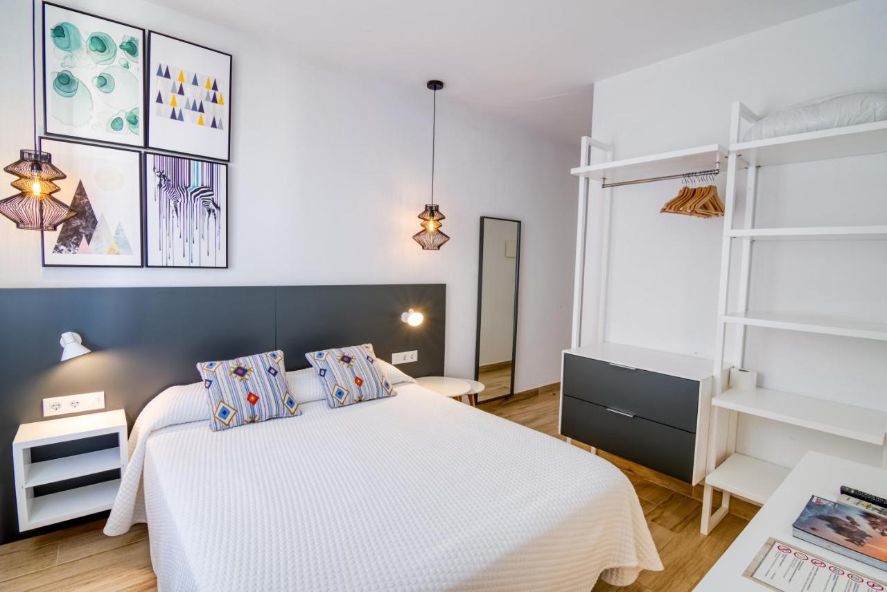 Hostal La Isla Mahón Екстериор снимка