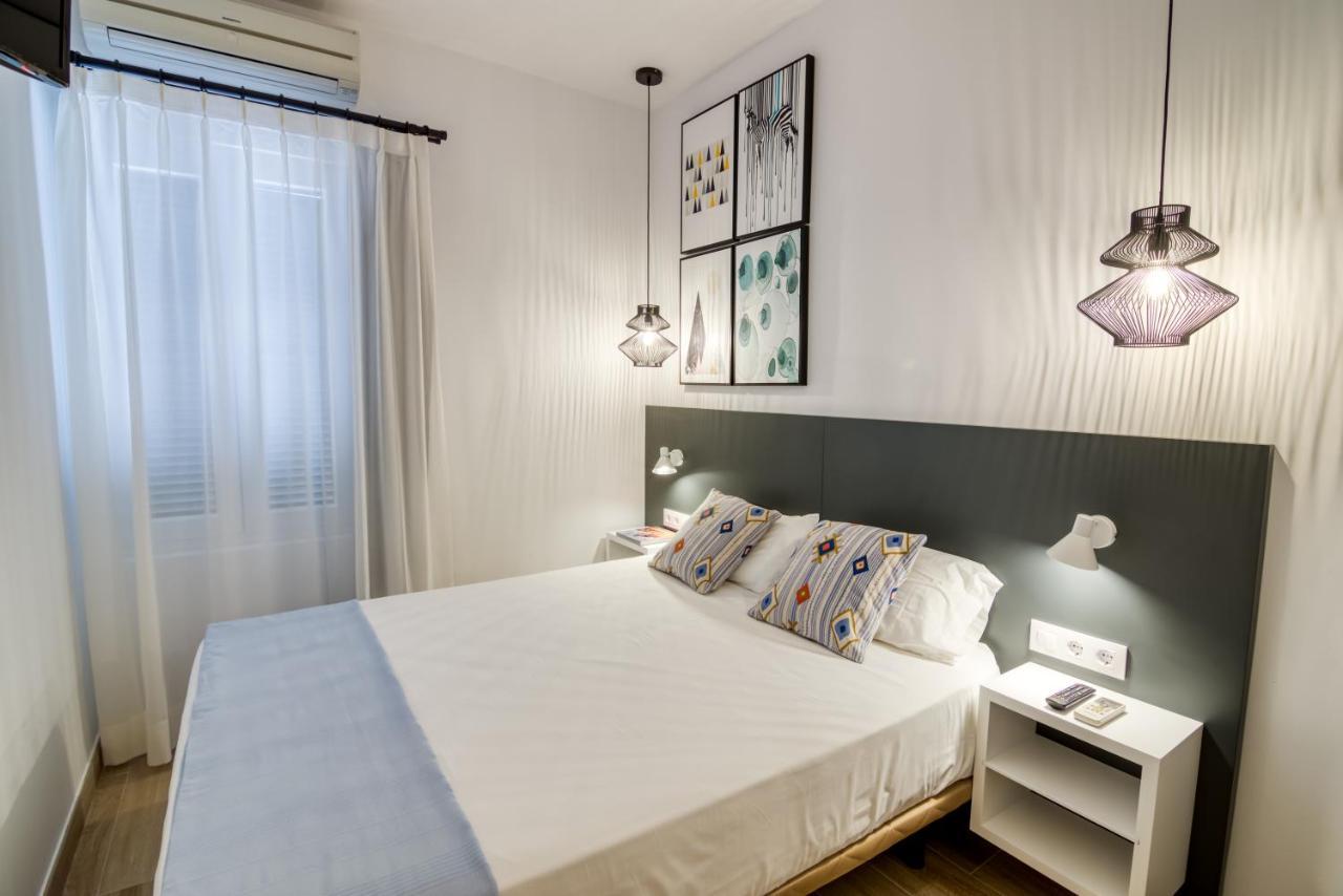 Hostal La Isla Mahón Екстериор снимка