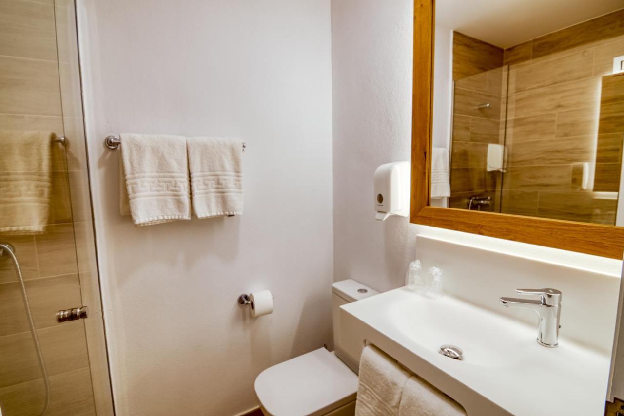 Hostal La Isla Mahón Екстериор снимка