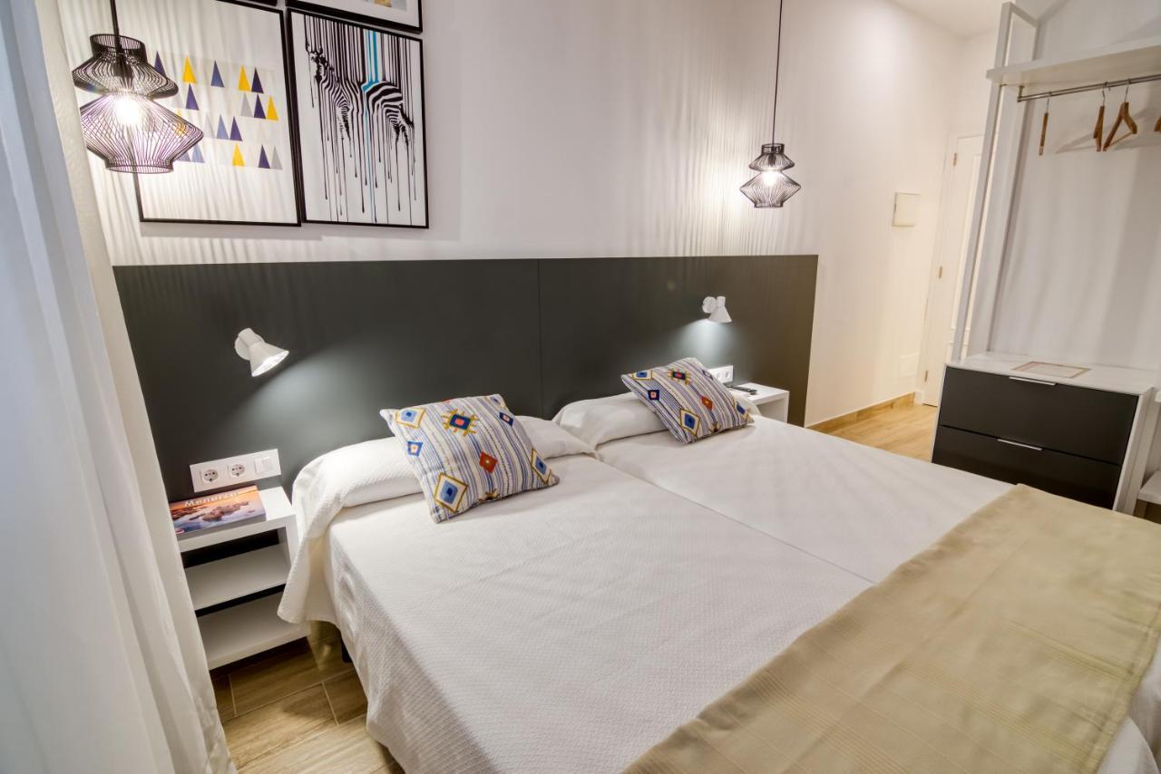 Hostal La Isla Mahón Екстериор снимка
