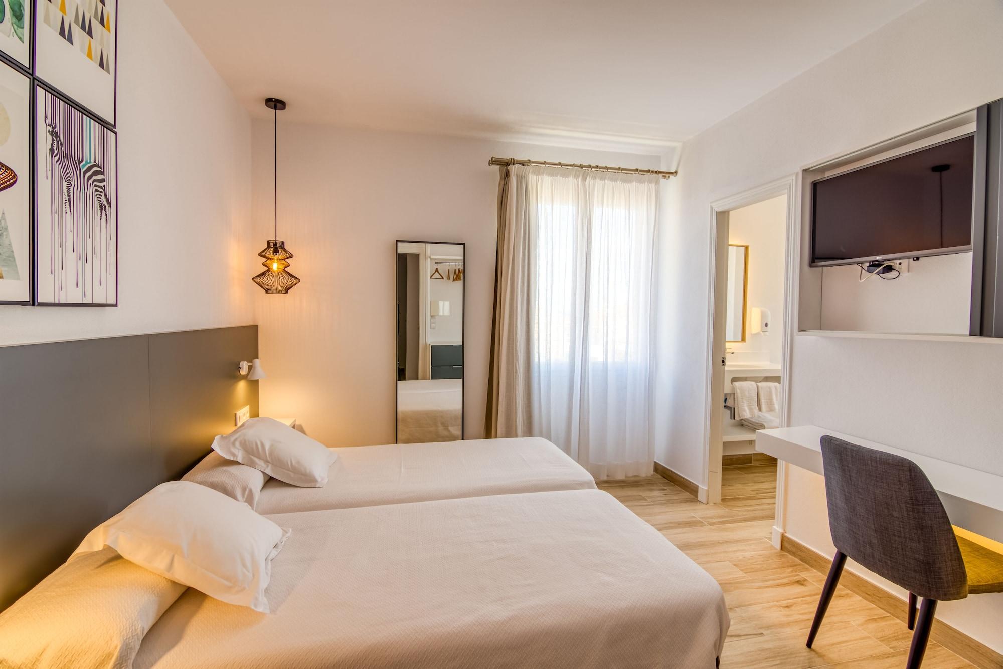 Hostal La Isla Mahón Екстериор снимка