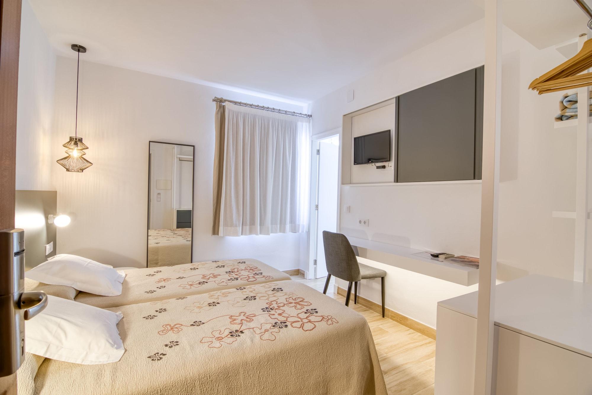 Hostal La Isla Mahón Екстериор снимка