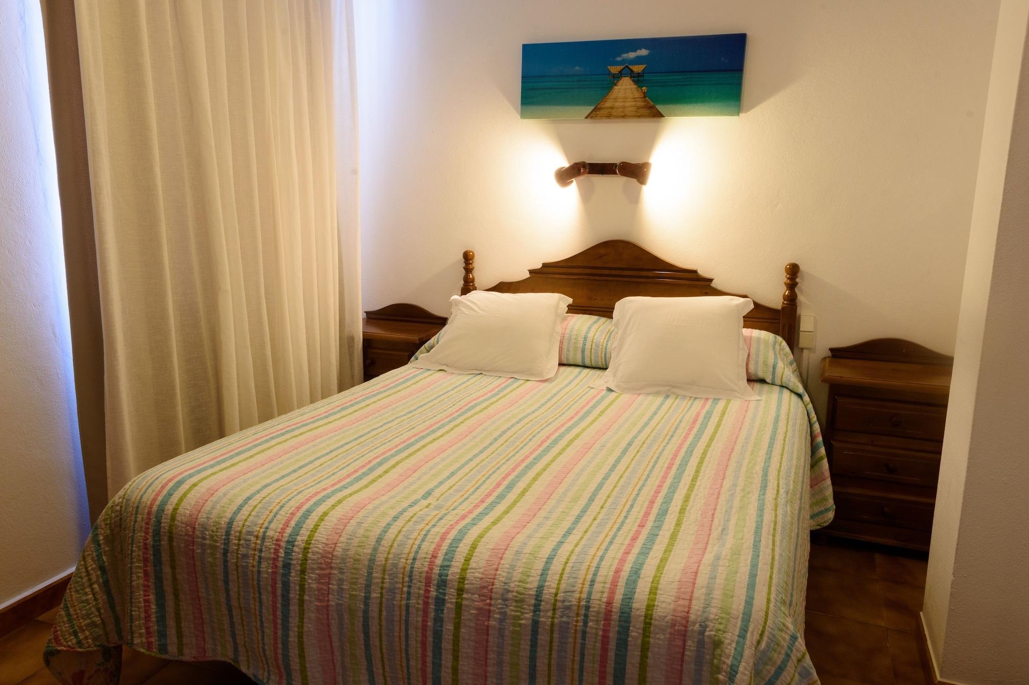Hostal La Isla Mahón Екстериор снимка