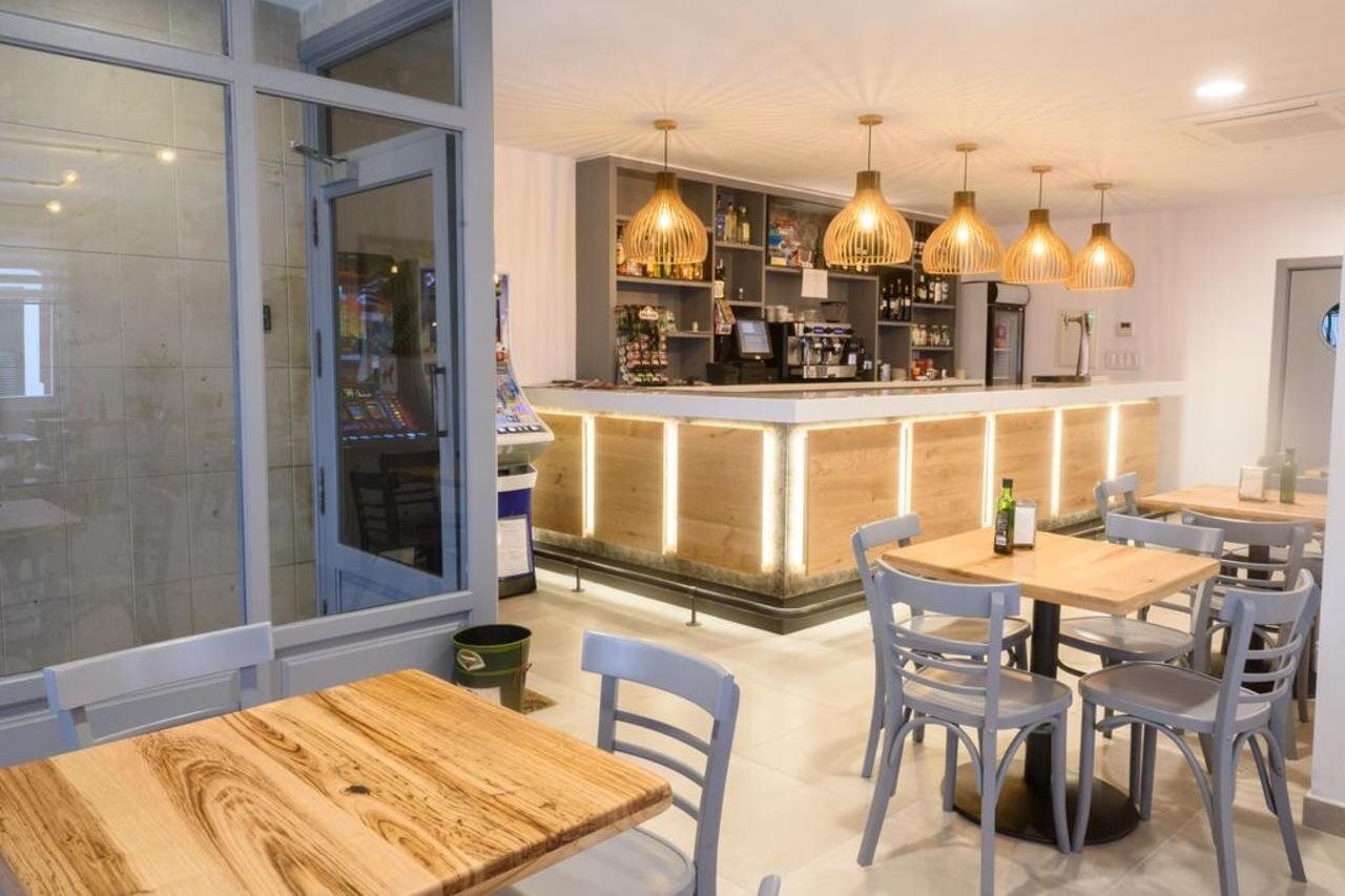 Hostal La Isla Mahón Екстериор снимка